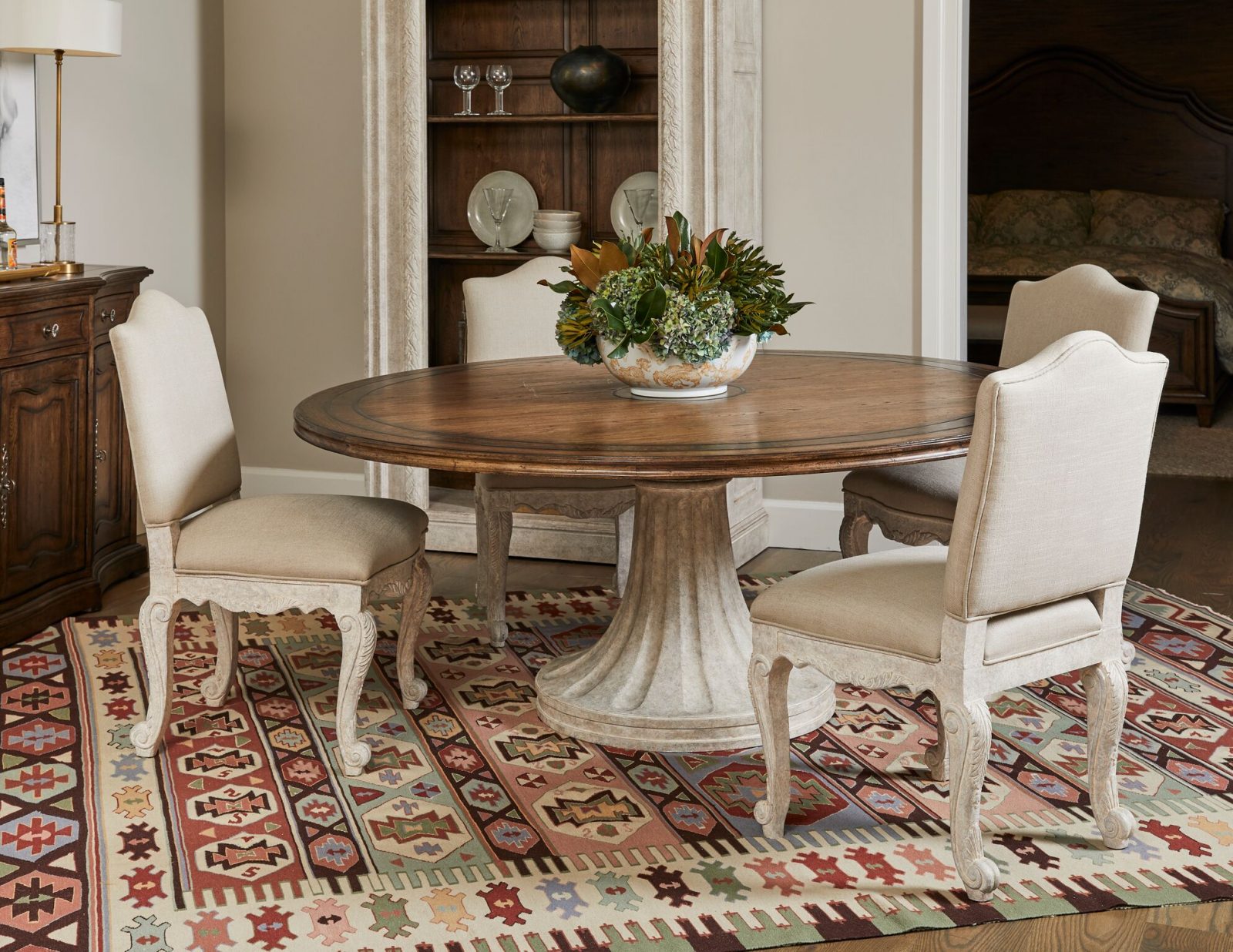 Thoroughbred Round dining table
